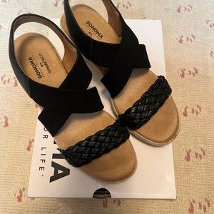 Women size 6 wedge sandal